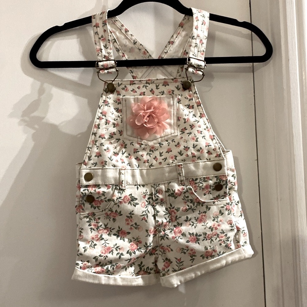 Girl’s Floral Shortalls w/ Fabric Bow!!! Size 3T